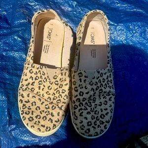 TOM’s size 8, used maybe 2x.  Great condition